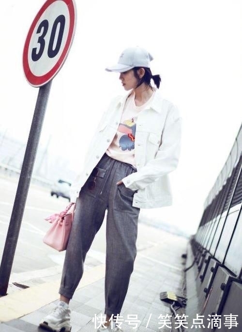 # 形象#身材完美，张若昀真捡到宝了！唐艺昕“吊带睡衣”照引刷屏