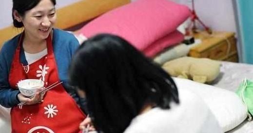 『孕期中的女』怀孕期间这几顿饭十分重要,为了让自己少遭罪,不该吃千万别吃哦