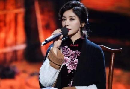  『闺蜜』遭前夫家暴出轨，闺蜜又挖墙脚，如今二婚女星中我看她最幸福