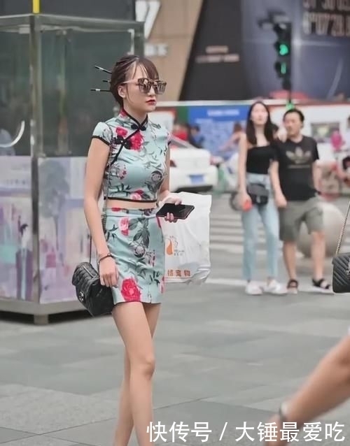 小姐姐@小姐姐真有心机,故意将旗袍中间剪去3cm秀腰,我承认我嫉妒了