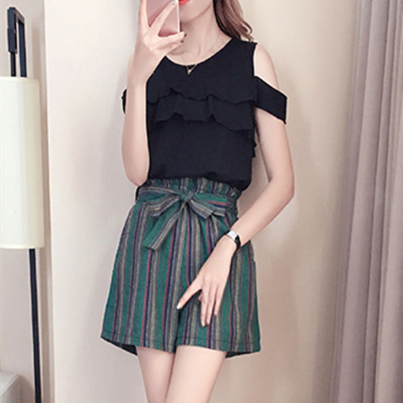 嫂子越来越迷人，穿短裤套装也太美了，减龄似少女迷倒一大片