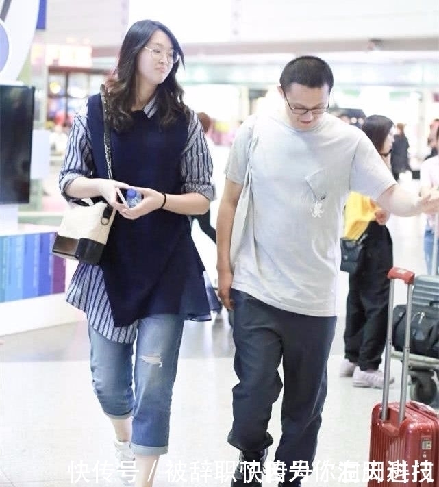 那种:惠若琪穿裤子,腿比老公还粗,穿裙子身材很迷人!