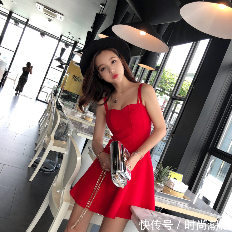 舒适又时尚的连衣裙，展现你的完美身材，成熟女人味十足