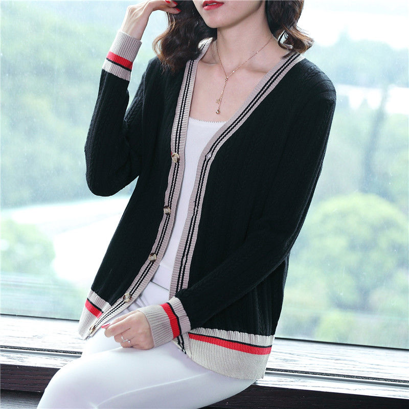 小姐姐你听我说:9月穿这初秋针织香风外套，穿出不一样的美