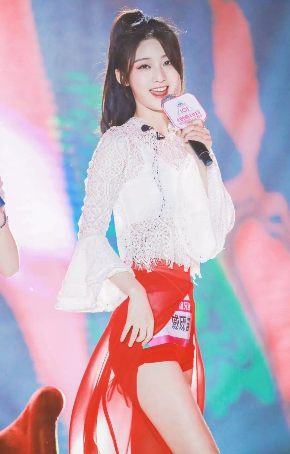 101美腿少女戚砚笛傅菁腿值太高!除了腿长和细她们更在意这个细节