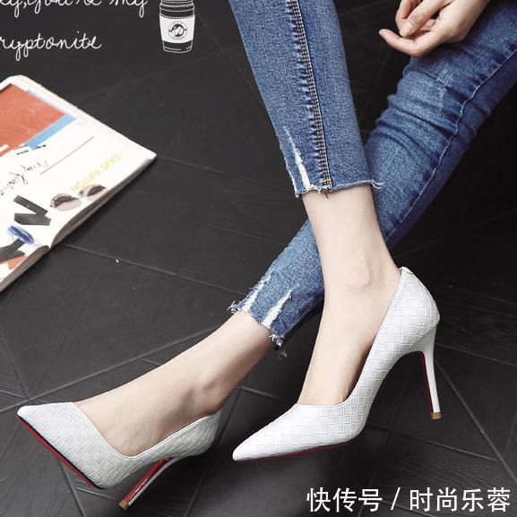 唯美时尚的尖头高跟鞋，让你尽情显示出自己的美足！