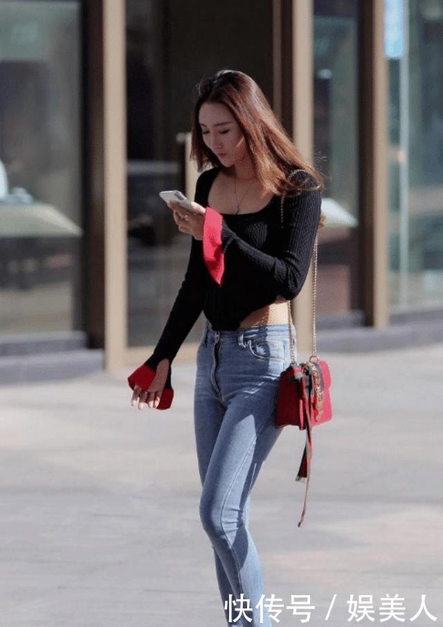 「姑娘」路人街拍,姑娘肤白水嫩很漂亮,满满的贵气感