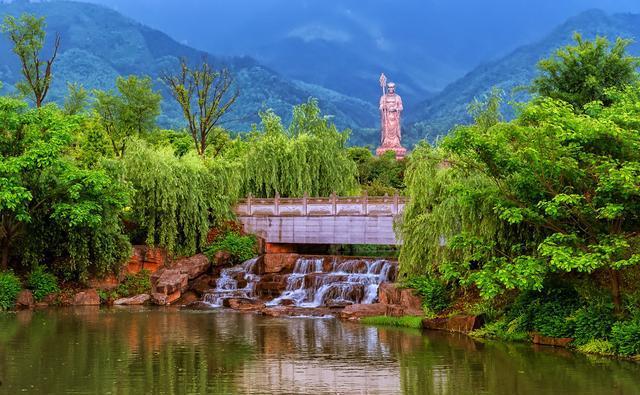 世界最大地藏王菩萨佛像，耗资15亿建成，如今免费也无游客再去