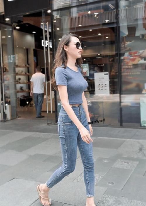  #舒适#牛仔裤随性大方魅力十足，让身姿充满魅力，富有美感让人心醉!