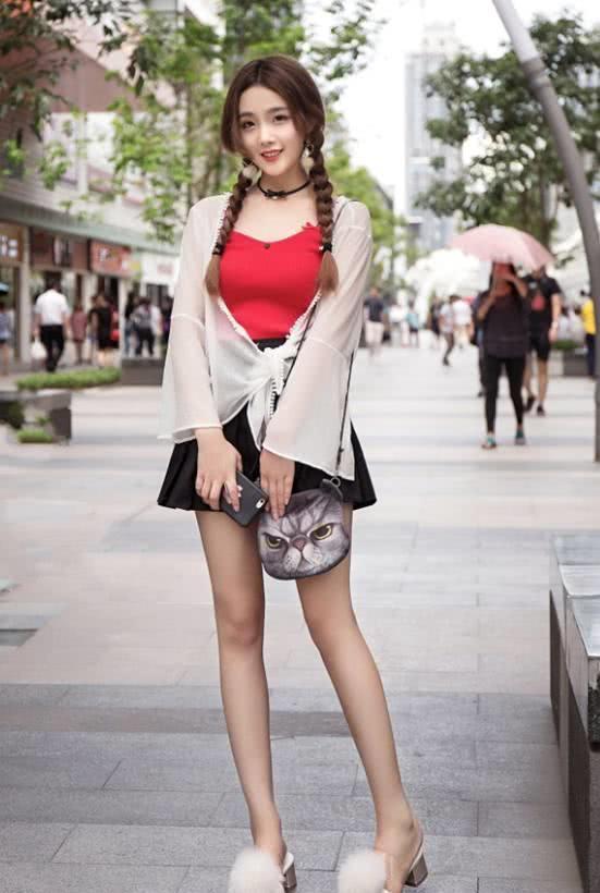 街拍：腿长苗条的时尚小姐姐，看着曼妙多姿美丽迷人！