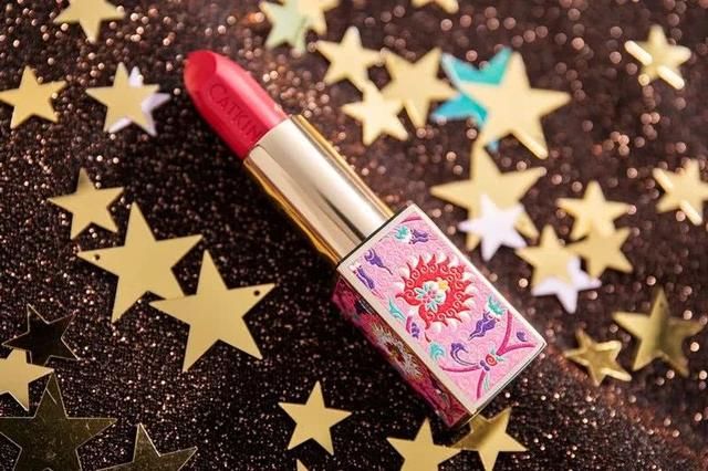 张天爱、戚薇素颜一言难尽，但涂个口红瞬间颜值开挂！我服了！