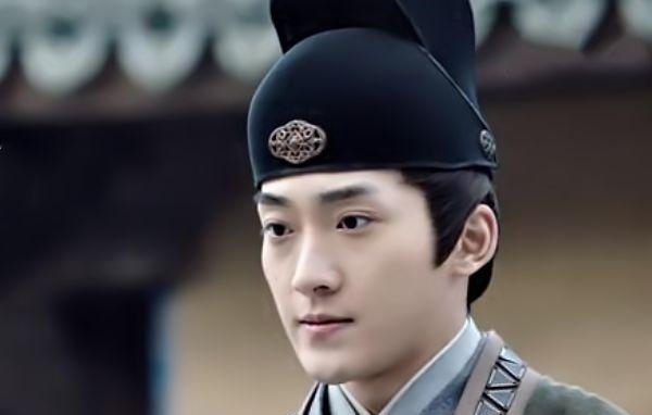 #出演#《锦衣之下》的杨岳,竟还参演过《还珠格格》,难怪看着眼熟!