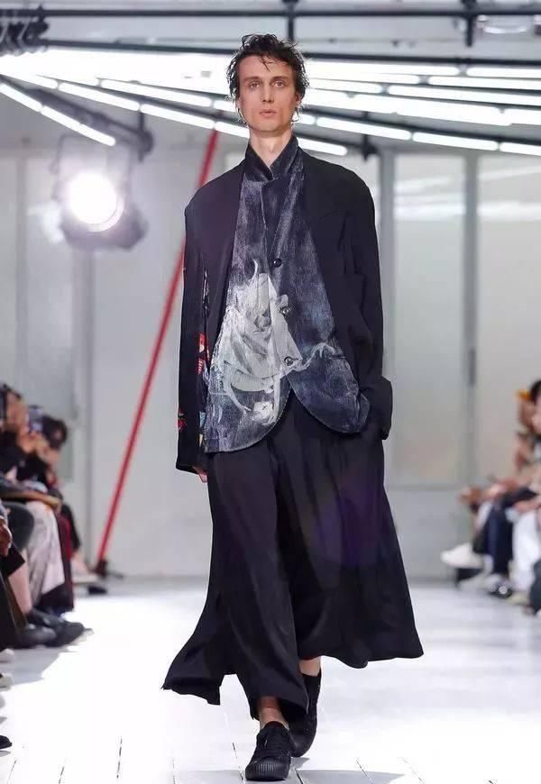  时装秀：Yohji Yamamoto 2020 春夏时装秀：山本耀司的黑色诗意想象