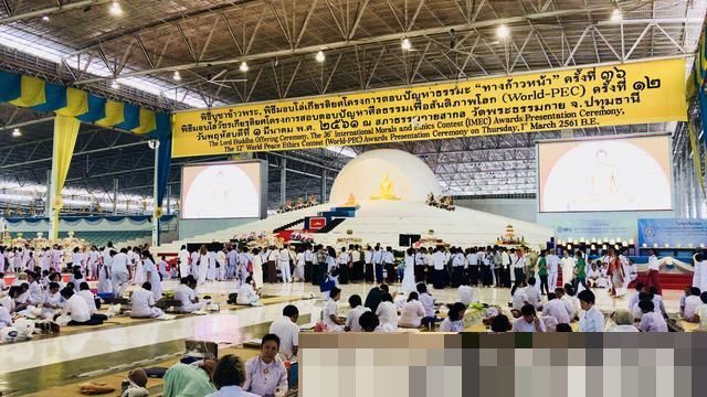 世界上最大道场，建于沼泽之上，供奉百万尊佛像