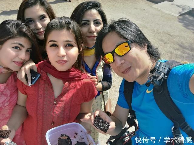 千万不要去摸巴基斯坦女孩的手，特别是已婚男子，否则你会后悔的