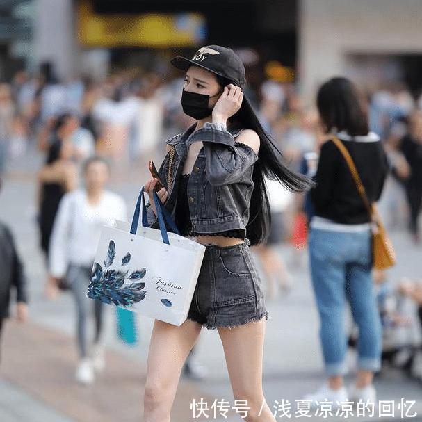  #小姐姐#美女鞋子消失像天鹅跳，这腿不是一般长呀！都是猪油惹的祸