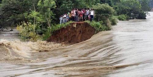 中国接下百亿工程，500吨巨物打入海底，美日做不到直接退出