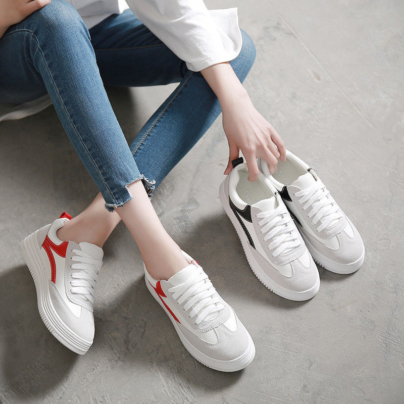 闺蜜从来不穿高跟鞋，只穿这样的休闲鞋，女人味挡不住