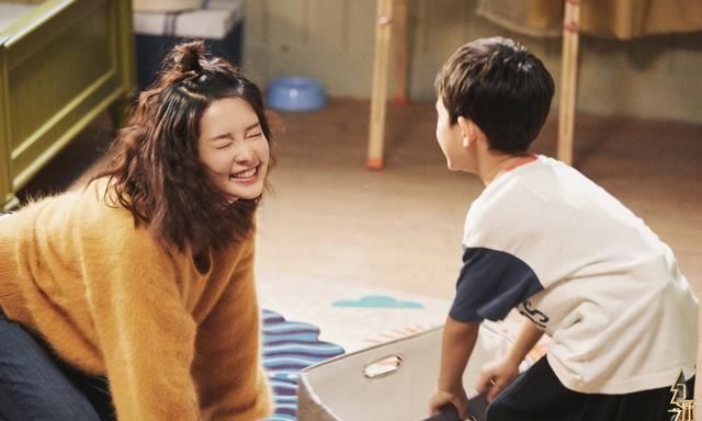 李沁《幻乐之城》演狗看哭观众 跪地排练到双