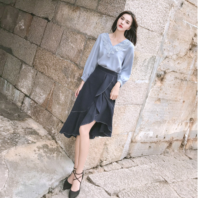 7080女人，秋天就该这么打扮，名媛套装+高跟鞋，美的很特别