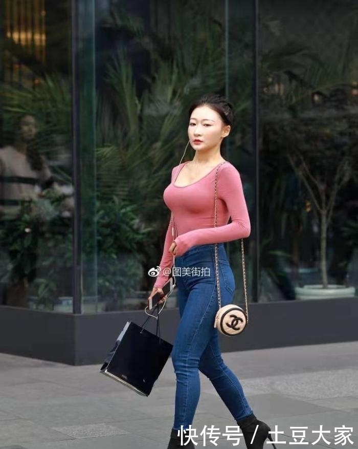  #女人#街拍完美的腰臀比例，才是女人的梦想