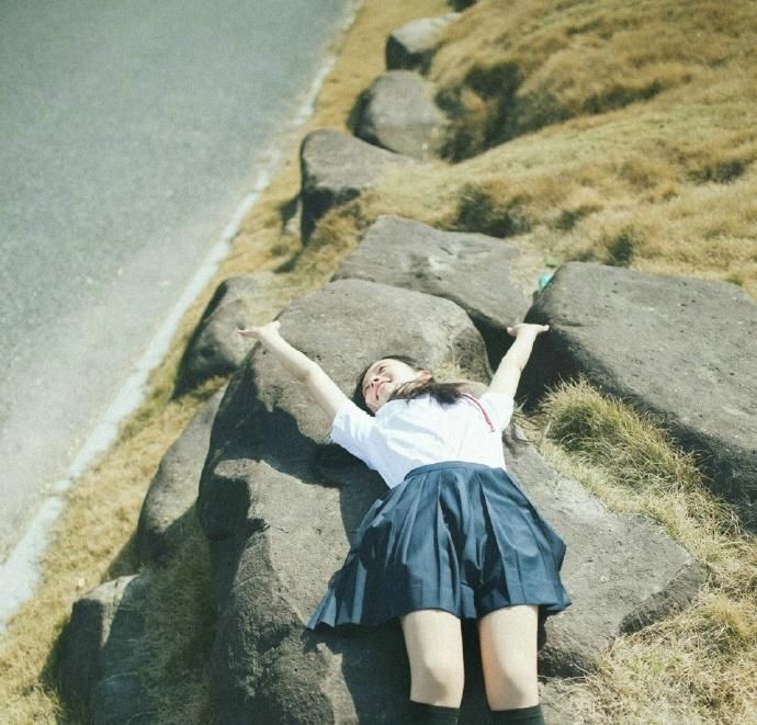 长发校服美女丝袜美腿性感写真图片