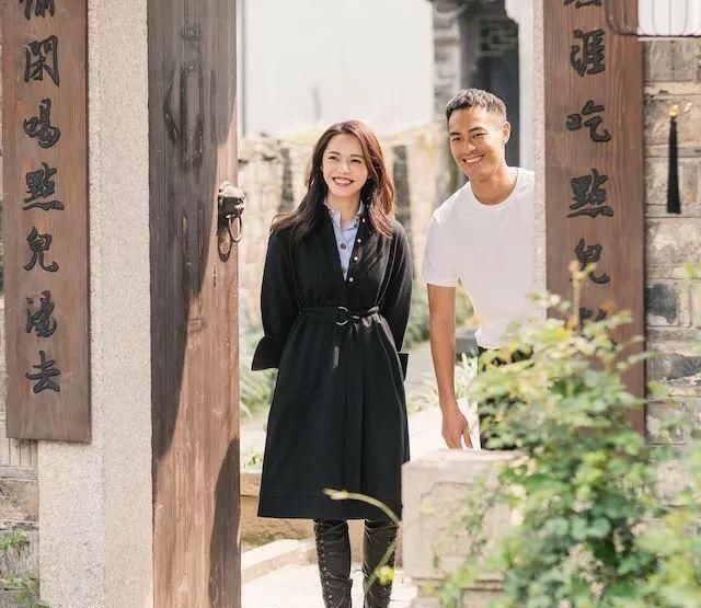  『通勤连衣裙』让你get万年实用的职场穿搭单品！以后上班不愁不会穿了！