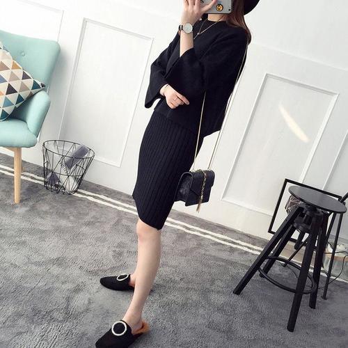 老婆38岁了，秋天穿这样的减龄套装裙，舒适洋气还保暖，忒显嫩