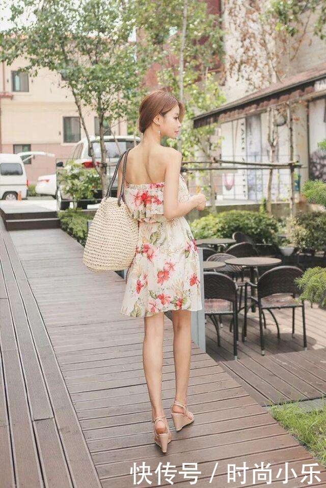 今年夏天流行这样的一字肩连衣裙,清新靓丽,时尚性感