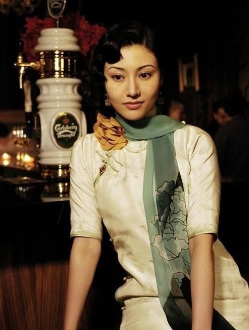 「 美女」谁的旗袍装最风情万种？李嘉欣被比下去了，陈好朱茵张曼玉以外
