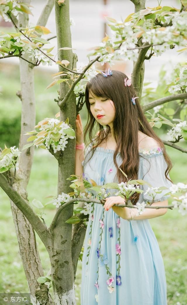 花丛中的美女，你喜欢哪一个