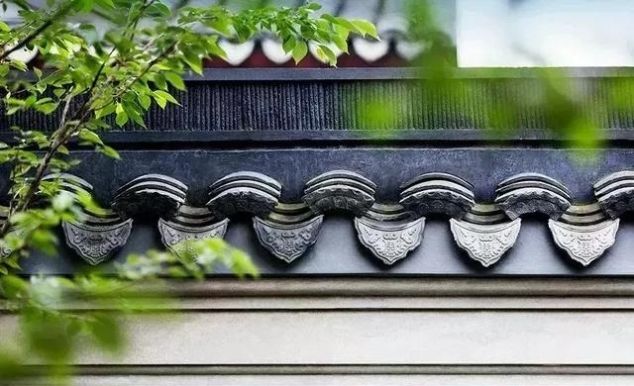 我家有一个大花园，这花园里蜂子，蝴蝶，蜻蜓，蚂蚱，样样都有