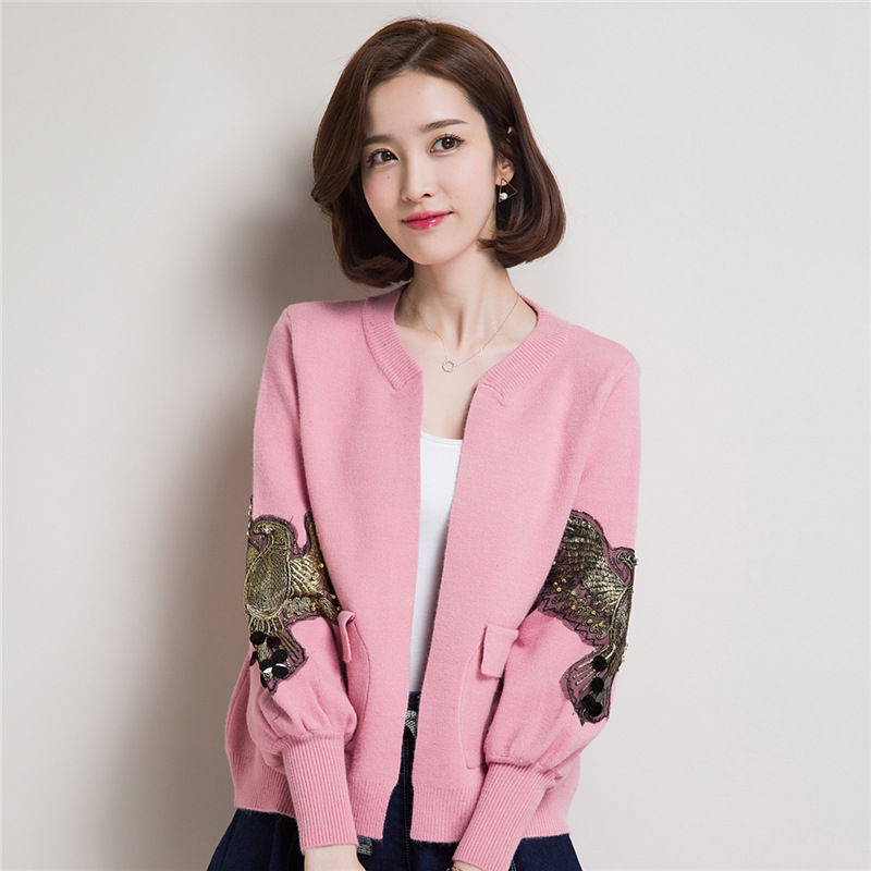 70后老婆越来越会打扮!薄开衫+高跟鞋，减龄洋气惊艳众人