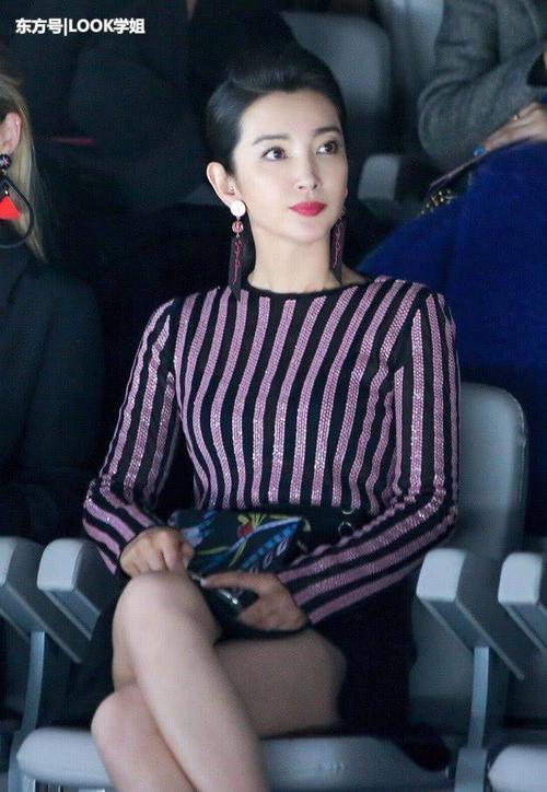 李冰冰真敢穿,透视装黑色蕾丝隐现,网友:难怪能迷倒小鲜肉