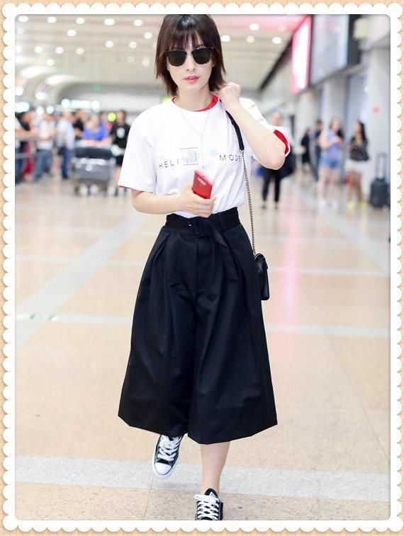 吴昕太自信了吧！160身高穿长衬衫非要露出来，不想却暴露小短腿