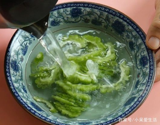 苦瓜加冰糖泡水喝,解决了家家户户的难题,学到