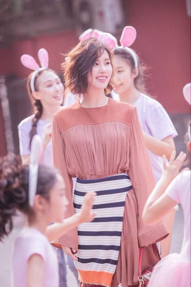 学生时代的刘诗诗朴素、美艳绝尘，如今的她穿着低调气质优雅！