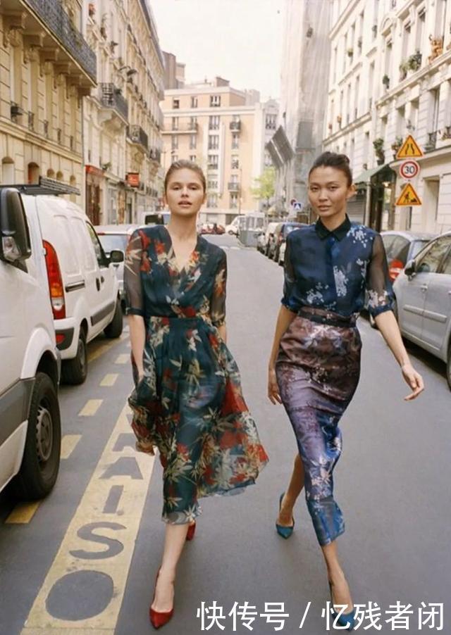  [开满]三月流行“开满花的衣服”，把春意盎然穿身上，与大自然融为一体