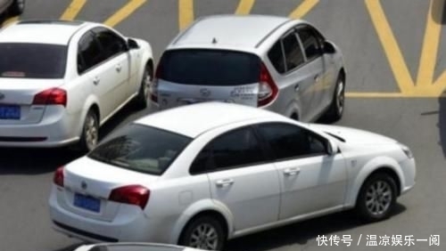  『交警』前车实线变道，后车为什么要负全责？交警：记不住这点你永远都是新手