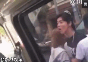 黑粉有多可怕？王俊凯招黑客攻击鹿晗险车祸，她两女儿被残忍杀害