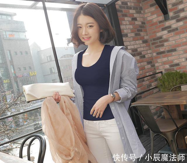  [减龄]突然又火了一款女装，叫“U领T恤”，时尚百搭，洋气减龄美极了