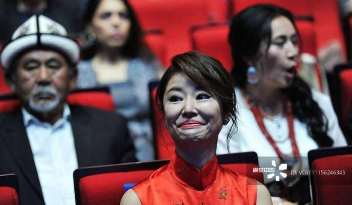 林心如再发素颜照，再次回应丑照事件，网友直呼戏太多