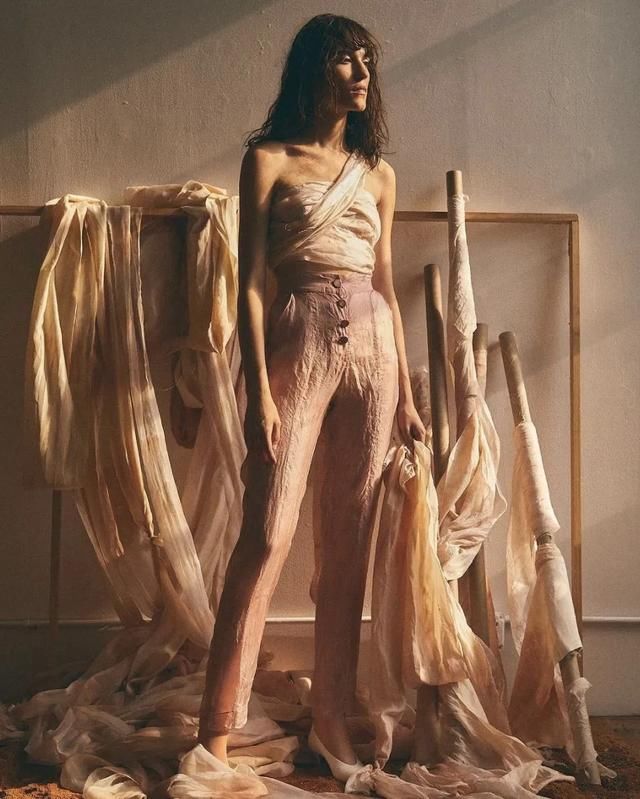  鳄梨种子■在家闭门不出的Bella Hadid，原来是在“搞绿色”？