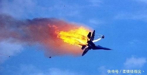  #美舰#美舰穿越海峡遭攻击，伊朗阵营果断开火，导弹击落护航战机
