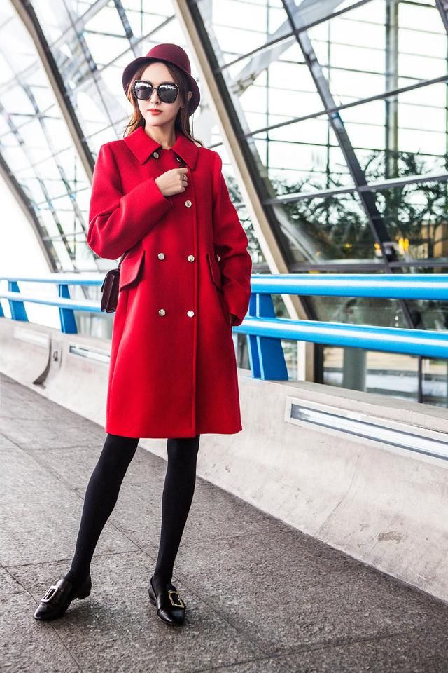 唐嫣这是胖了吗？黑T恤配卡其色长裤，眼看体重都要超过120斤了！