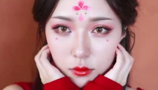 王者荣耀玩家把自己化妆成女神杨玉环，网友：这颜值美哭了