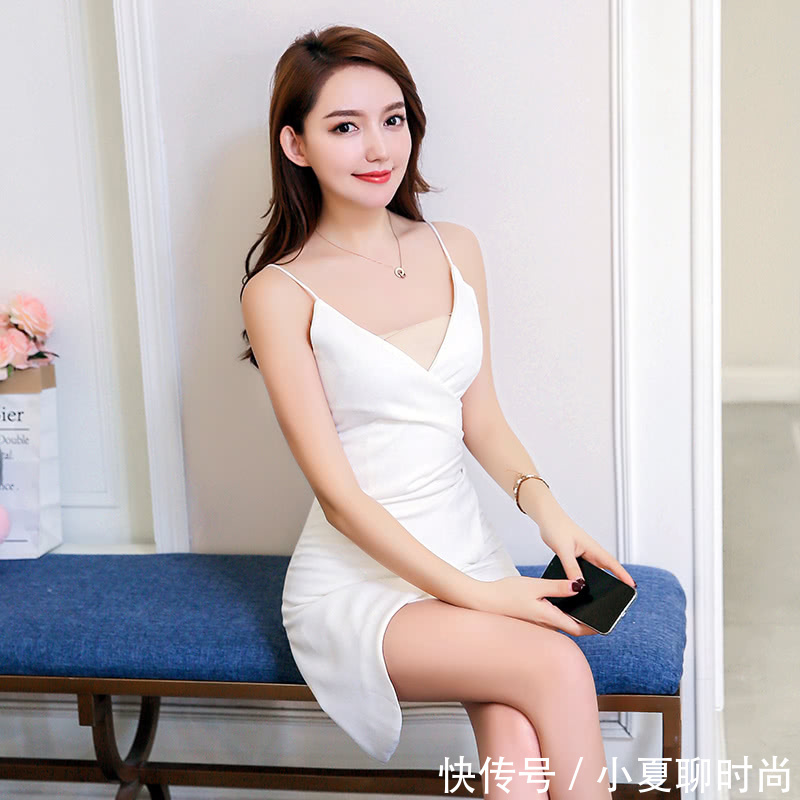 有一种裙子叫“曲线裙”,女神都爱穿,显身材更自信!!