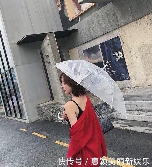 『线条』连衣裙:早春必入的裙子,保暖之余还展现出迷人的线条
