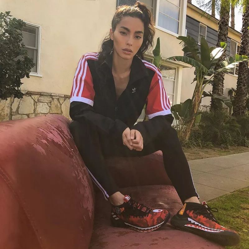 Yeezy、OW x AJ1 齐亮相，看看女神们最近又上脚了什么鞋!