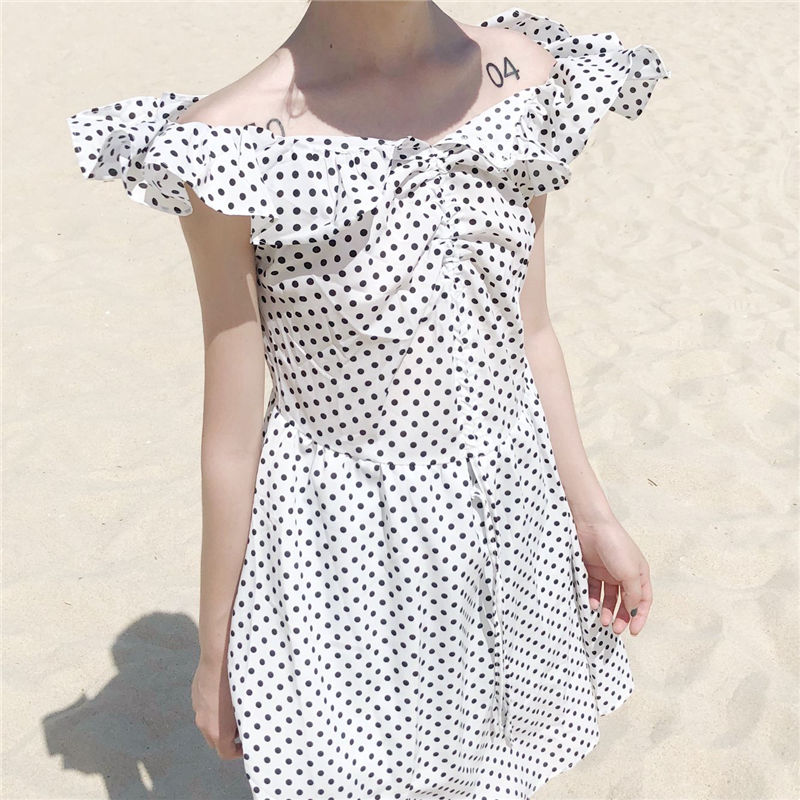 70后姑姑穿这“娃娃领”减龄裙后，洋气显年轻，美的路人三回头